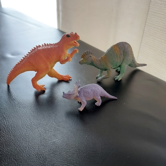 3 Small Unbranded Dinos - Picture 2 of 9